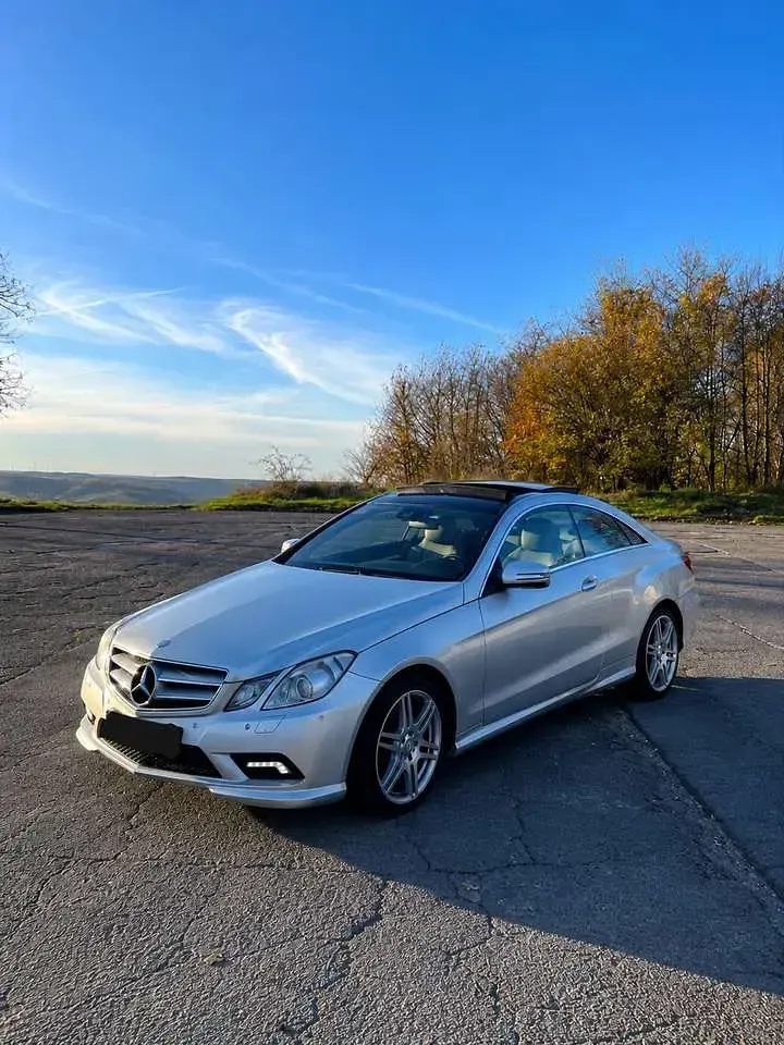 Gebraucht Mercedes E350 Avantgarde 231 PS (169 kW) 2009 Silber Coupé
