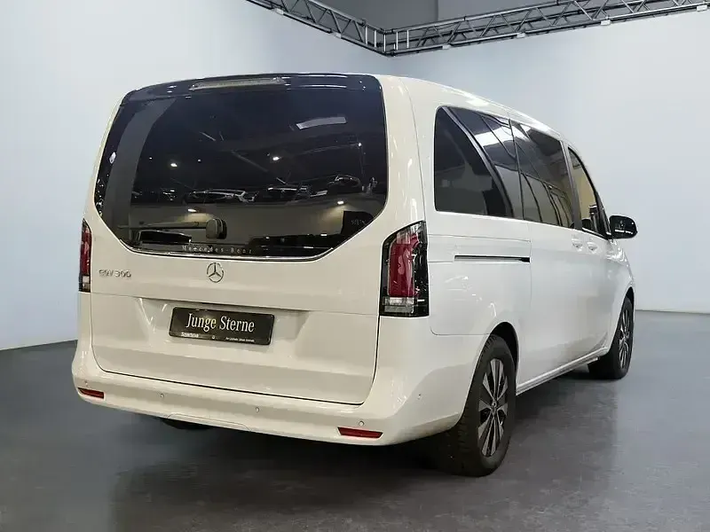 Gebraucht Mercedes EQV300 150 kW (204 PS) 2024 Weiß Van / Kleinbus