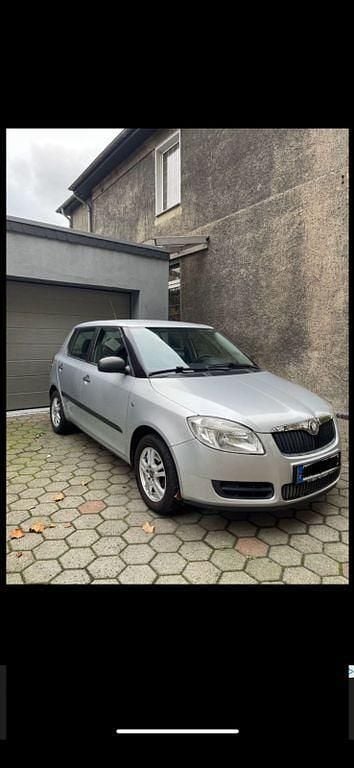 Grau Gebraucht 2009 Skoda Fabia Classic Limousine | 2.000 € (Guter Preis) - Bild 1/4