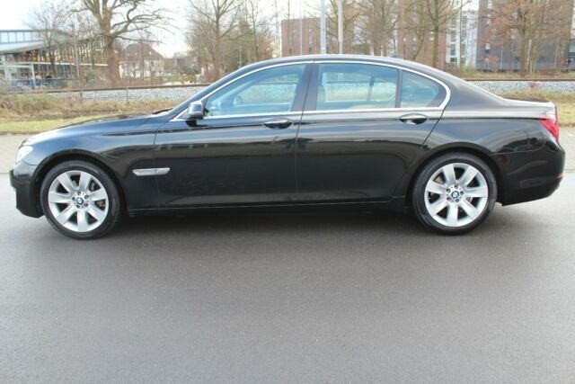 Gebraucht BMW 740 Comfort Edition 313 PS (230 kW) 2014 Schwarz metallic Limousine