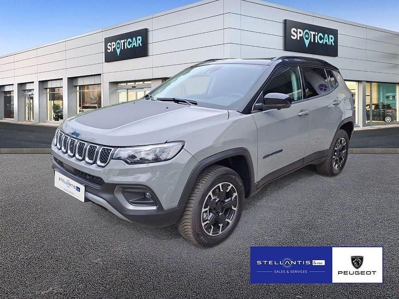 Grau Gebraucht 2024 Jeep Compass SUV | 32.980 € (Etwas zu teuer) - Bild 1/4