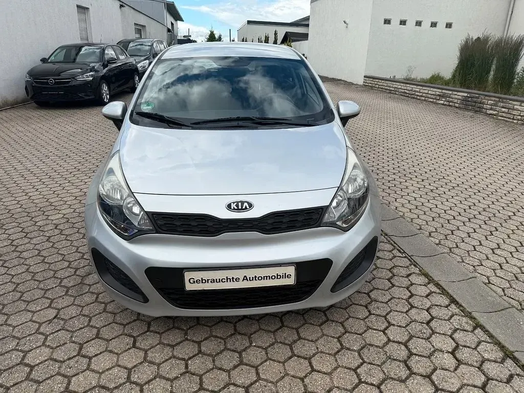 Gebraucht Kia Rio Edition 7 109 PS (80 kW) 2011 Silber Limousine