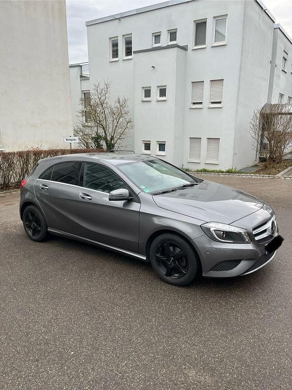 Gebraucht Mercedes A160 Style 90 PS (66 kW) 2013 Grau Limousine