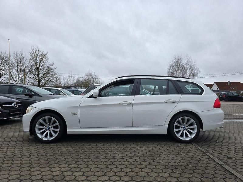 Gebraucht BMW 330 Sport Line 245 PS (180 kW) 2011 Weiß Kombi