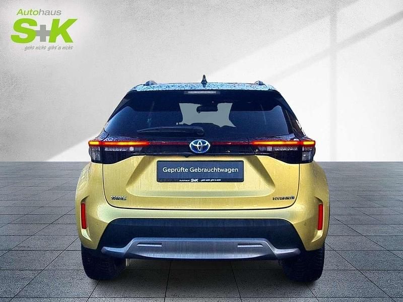 Gebraucht Toyota Yaris Hybrid Advance 116 PS (85 kW) 2023 Warm gold metallic, (gold) Kleinwagen