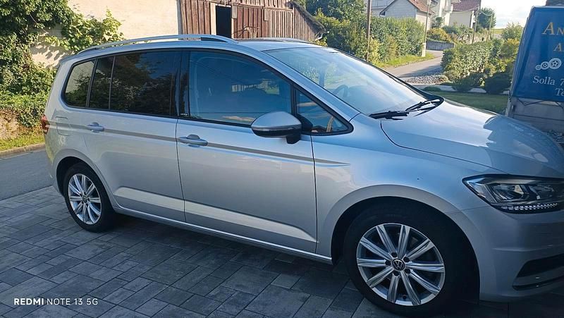 Silber Gebraucht 2021 VW Touran United Van / Kleinbus | 29.990 € (Etwas zu teuer) - Bild 1/4
