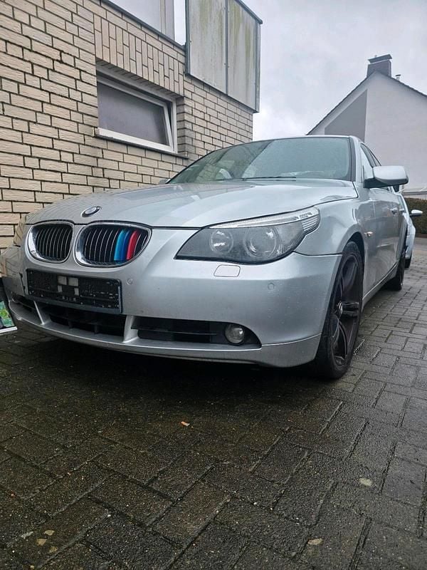 Gebraucht BMW 525 252 PS (185 kW) 2005 Silber Limousine
