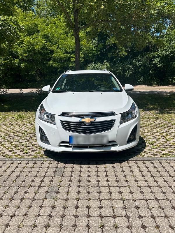 Weiß Gebraucht 2012 Chevrolet Cruze Kombi | 5.300 € - Bild 1/4