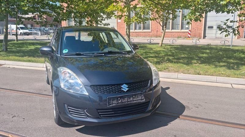 Schwarz Gebraucht 2011 Suzuki Swift Club Limousine | 3.990 € (Fairer Preis) - Bild 1/4