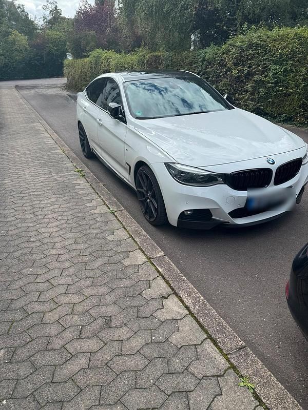 Weiß Gebraucht 2017 BMW 330 M Sport Limousine | 21.500 € (Superpreis) - Bild 1/4