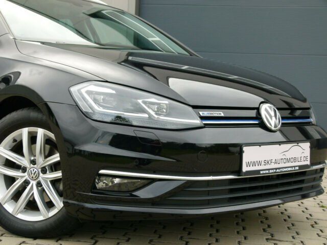 Gebraucht VW Golf VII 131 PS (96 kW) 2020 Schwarz metallic Kombi