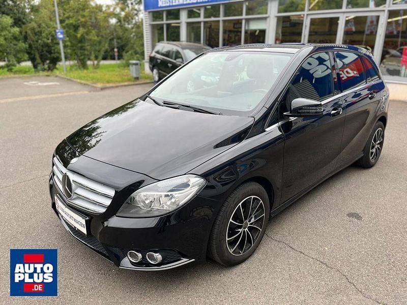 Schwarz Gebraucht 2013 Mercedes B180 Van / Kleinbus | 7.899 € (Fairer Preis) - Bild 1/4