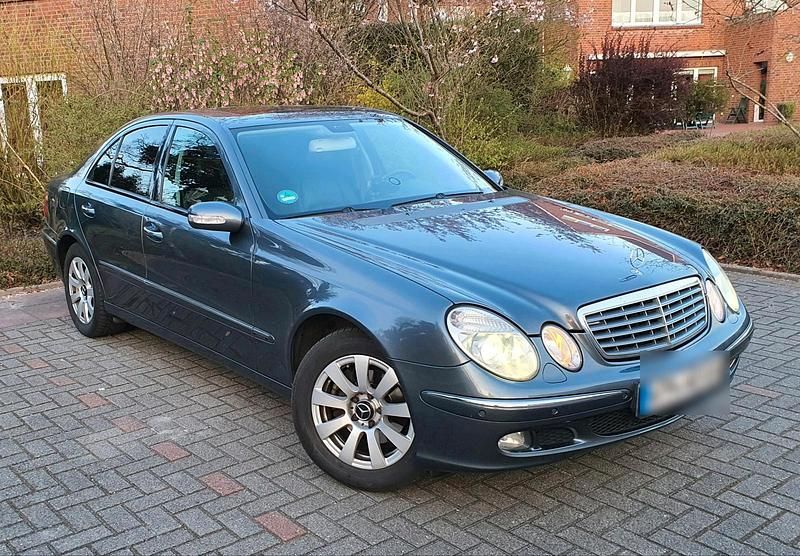 Grau Gebraucht 2005 Mercedes E320 Limousine | 4.400 € (Guter Preis) - Bild 1/4