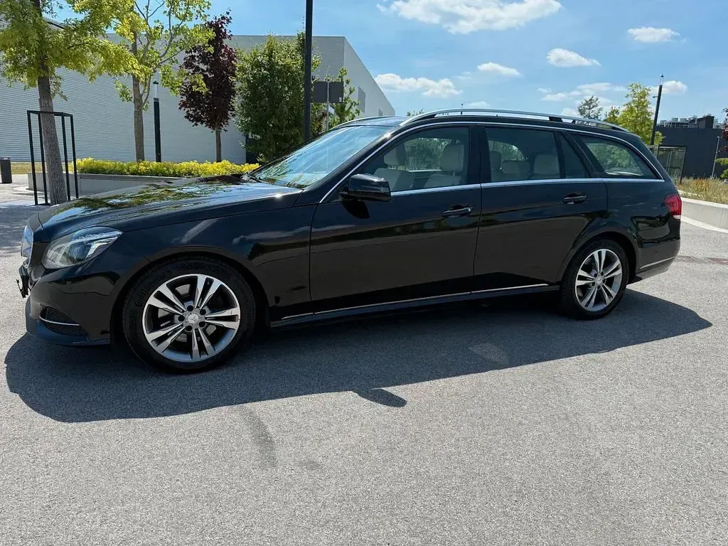 Gebraucht Mercedes E300 Avantgarde 204 PS (150 kW) 2015 Schwarz Limousine