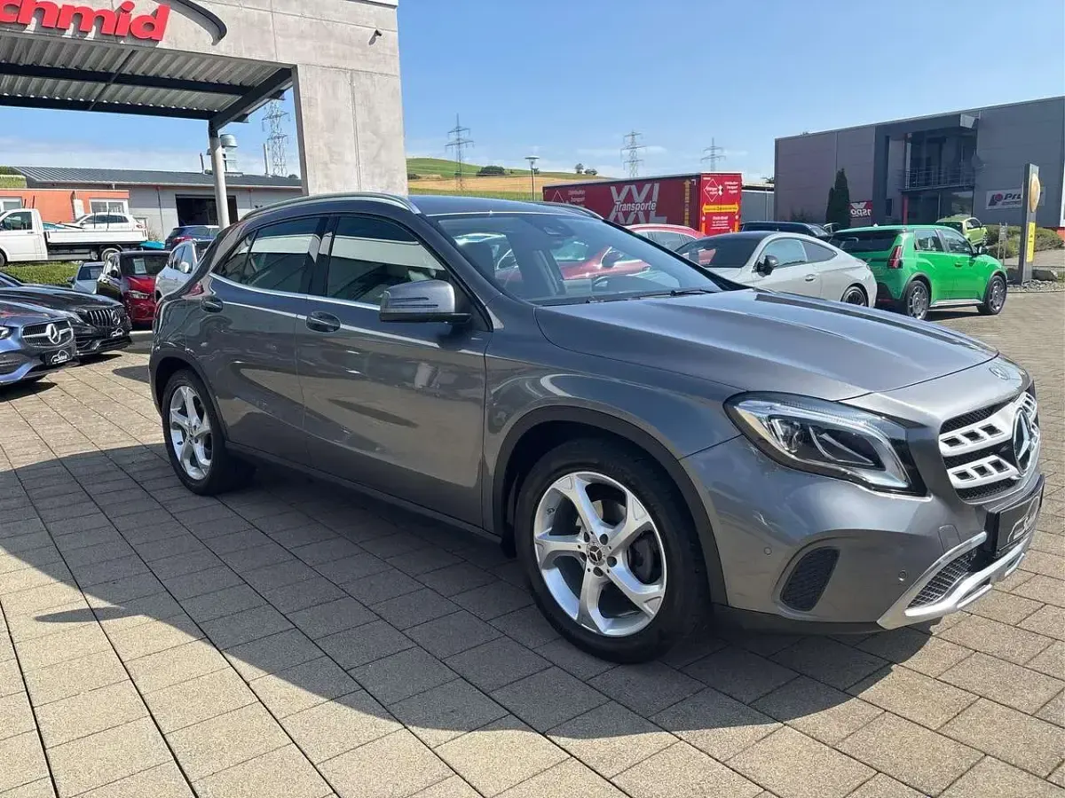 Gebraucht Mercedes GLA200 Urban 156 PS (114 kW) 2018 Grau SUV