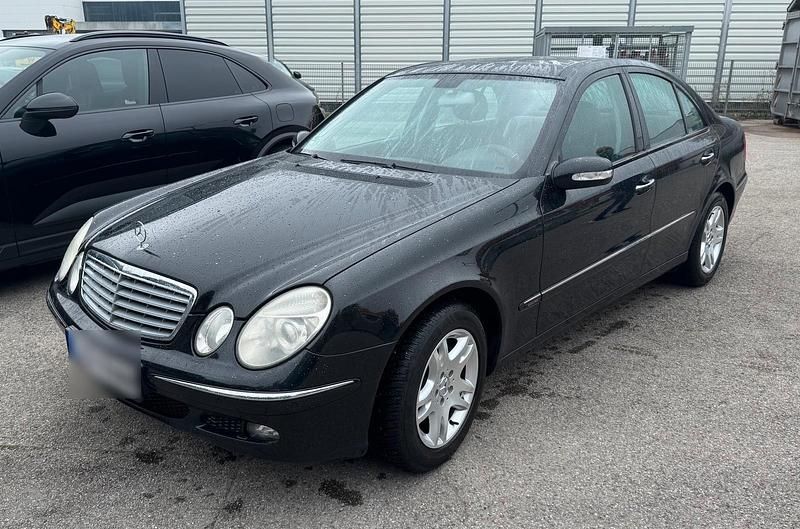 Schwarz Gebraucht 2005 Mercedes E200 Limousine | 3.100 € (Superpreis) - Bild 1/4