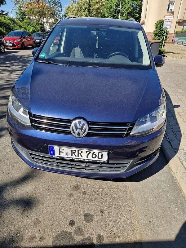 Blau Gebraucht 2017 VW Sharan Van / Kleinbus | 13.900 € (Etwas zu teuer) - Bild 1/4