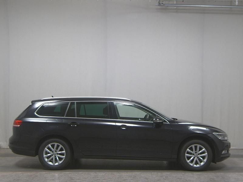 Schwarz Gebraucht 2017 VW Passat Comfortline Kombi | 12.990 € (Superpreis) - Bild 1/4