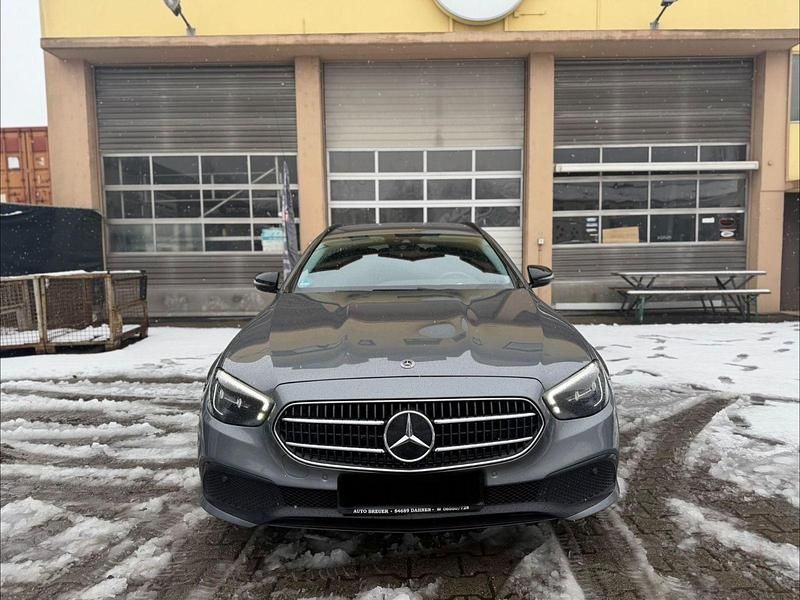 Gebraucht Mercedes E220 Avantgarde 194 PS (142 kW) 2022 Grau Kombi