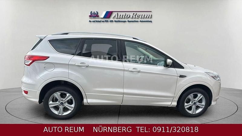 Gebraucht Ford Kuga Individual 179 PS (131 kW) 2016 Weiß SUV