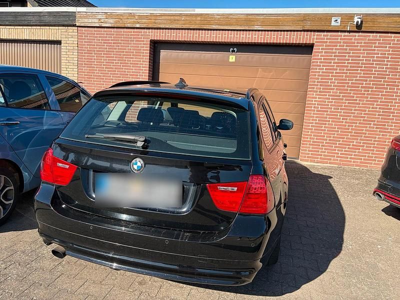 Gebraucht BMW 316 116 PS (85 kW) 2012 Schwarz Kombi
