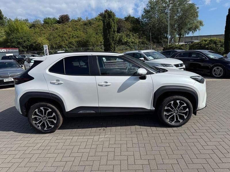 Neu Toyota Yaris Cross Active 131 PS (96 kW) 2025 Weiß SUV