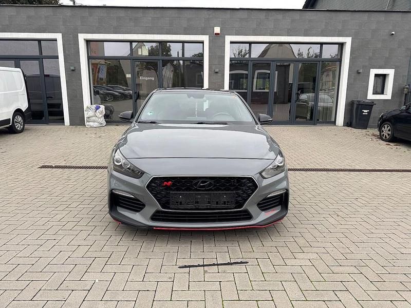 Grau Gebraucht 2020 Hyundai i30 Limousine | 18.000 € (Superpreis) - Bild 1/4