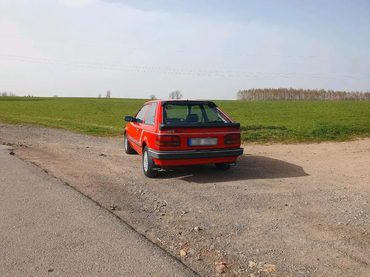 Gebraucht Mazda 323 65 PS (47 kW) 1987 Rot Kleinwagen