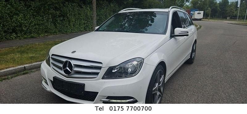 Weiß Gebraucht 2012 Mercedes C220 Avantgarde Limousine | 9.500 € (Guter Preis) - Bild 1/4