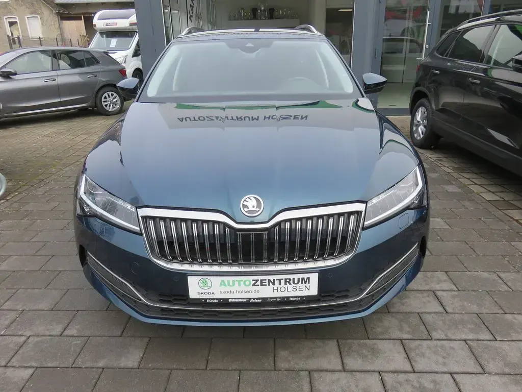 Gebraucht Skoda Superb Style 200 PS (147 kW) 2024 Blau Kombi