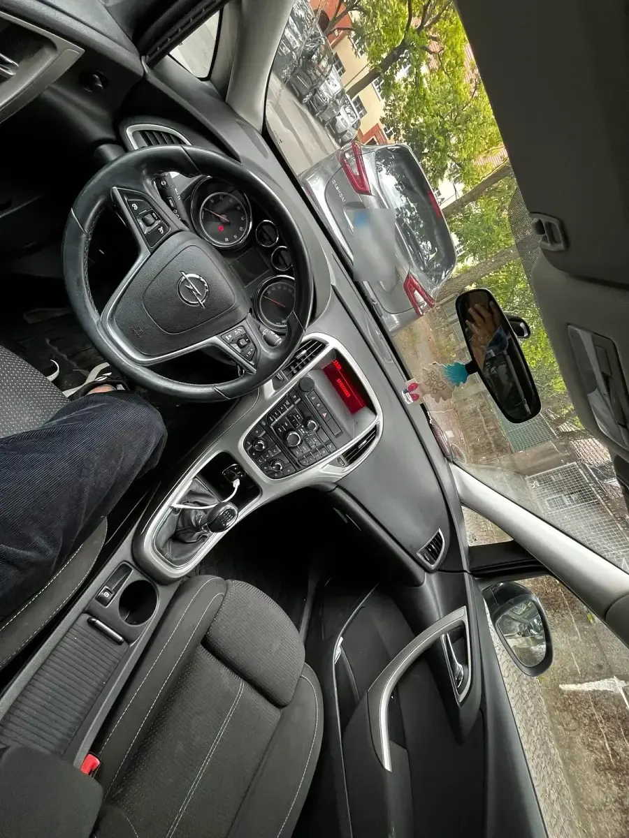 Gebraucht Opel Astra 87 PS (63 kW) 2010 Schwarz Kleinwagen