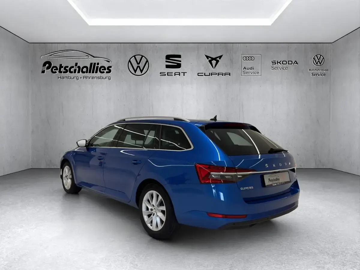 Gebraucht Skoda Superb Style 218 PS (160 kW) 2022 Blau Kombi