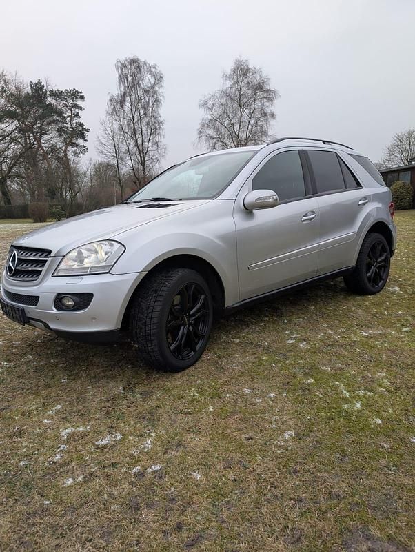 Silber Gebraucht 2007 Mercedes ML420 SUV | 7.999 € - Bild 1/4