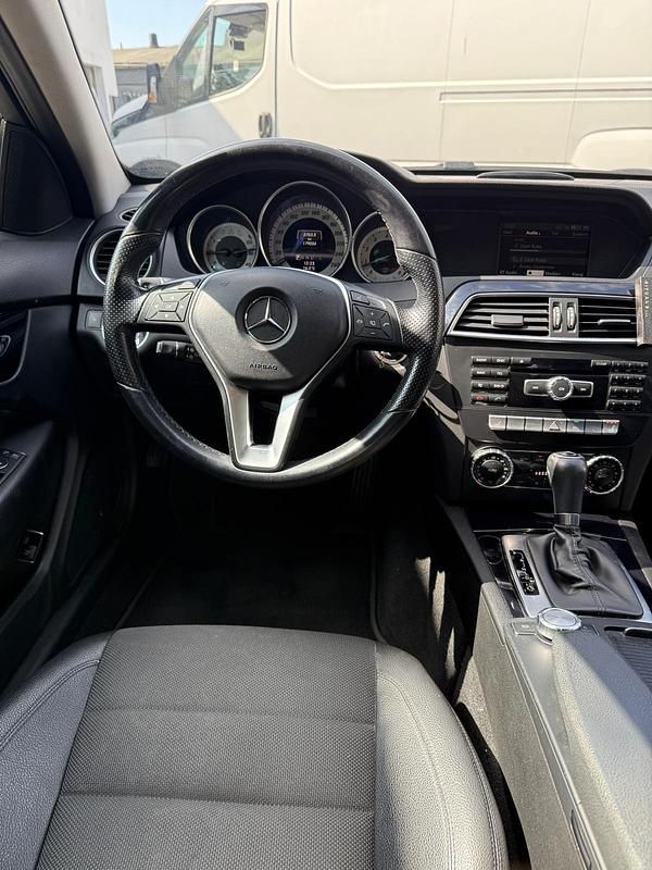 Gebraucht Mercedes C180 156 PS (114 kW) 2013 Weiß Coupé