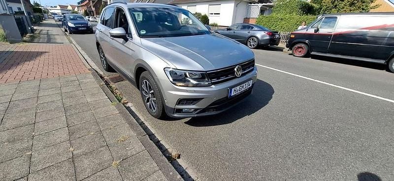 Grau Gebraucht 2020 VW Tiguan Comfortline SUV | 24.150 € (Superpreis) - Bild 1/4