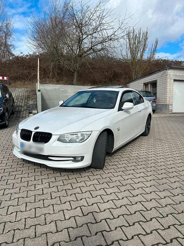 Gebraucht BMW 330 245 PS (180 kW) 2012 Weiß Coupé