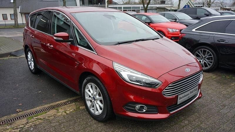 Rot Gebraucht 2016 Ford S-MAX Titanium Van / Kleinbus | 13.950 € (Fairer Preis) - Bild 1/4