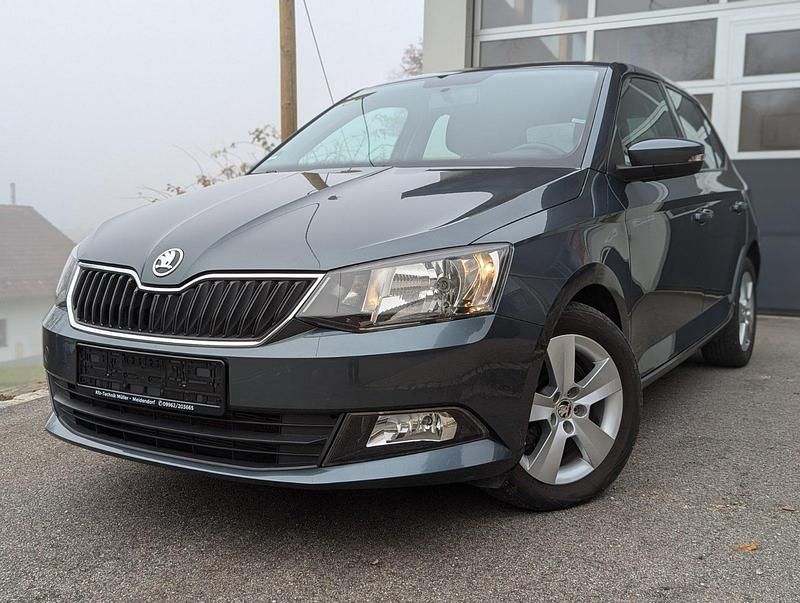 Grau Gebraucht 2016 Skoda Fabia Ambiente Limousine | 9.990 € (Fairer Preis) - Bild 1/4
