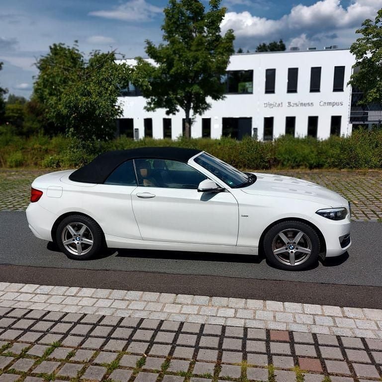 Weiß Gebraucht 2018 BMW 220 Luxury Line Cabrio | 21.500 € (Fairer Preis) - Bild 1/4