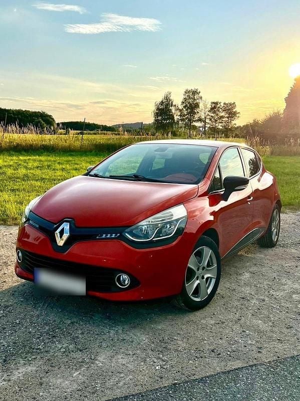 Gebraucht Renault Clio IV LIMITED 90 PS (66 kW) 2015 Rot Kleinwagen