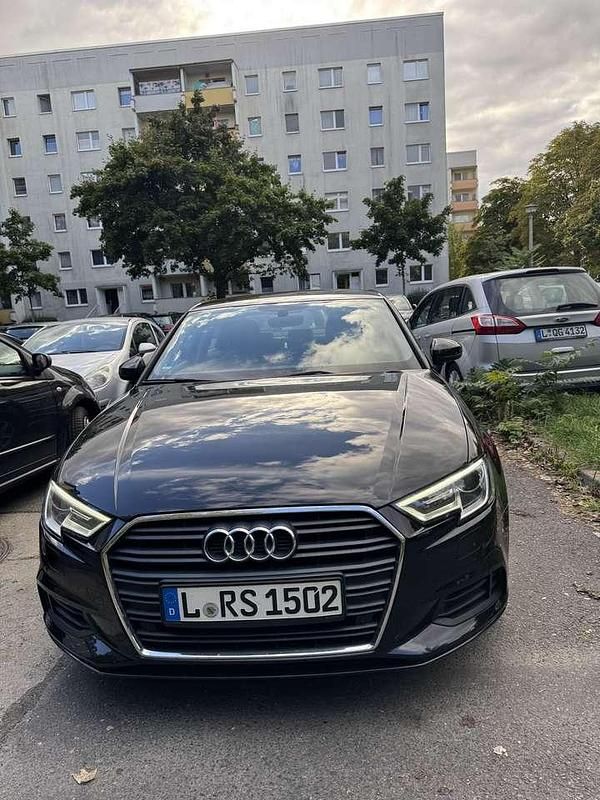 Schwarz Gebraucht 2018 Audi A3 Basis Limousine | 12.999 € (Guter Preis) - Bild 1/4