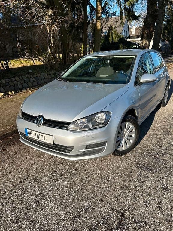 Silber Gebraucht 2016 VW Golf VII Trendline Limousine | 11.499 € (Superpreis) - Bild 1/4