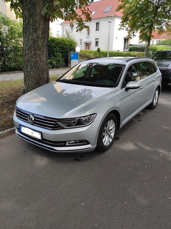 Silber Gebraucht 2017 VW Passat Comfortline Kombi | 13.700 € (Fairer Preis) - Bild 1/4