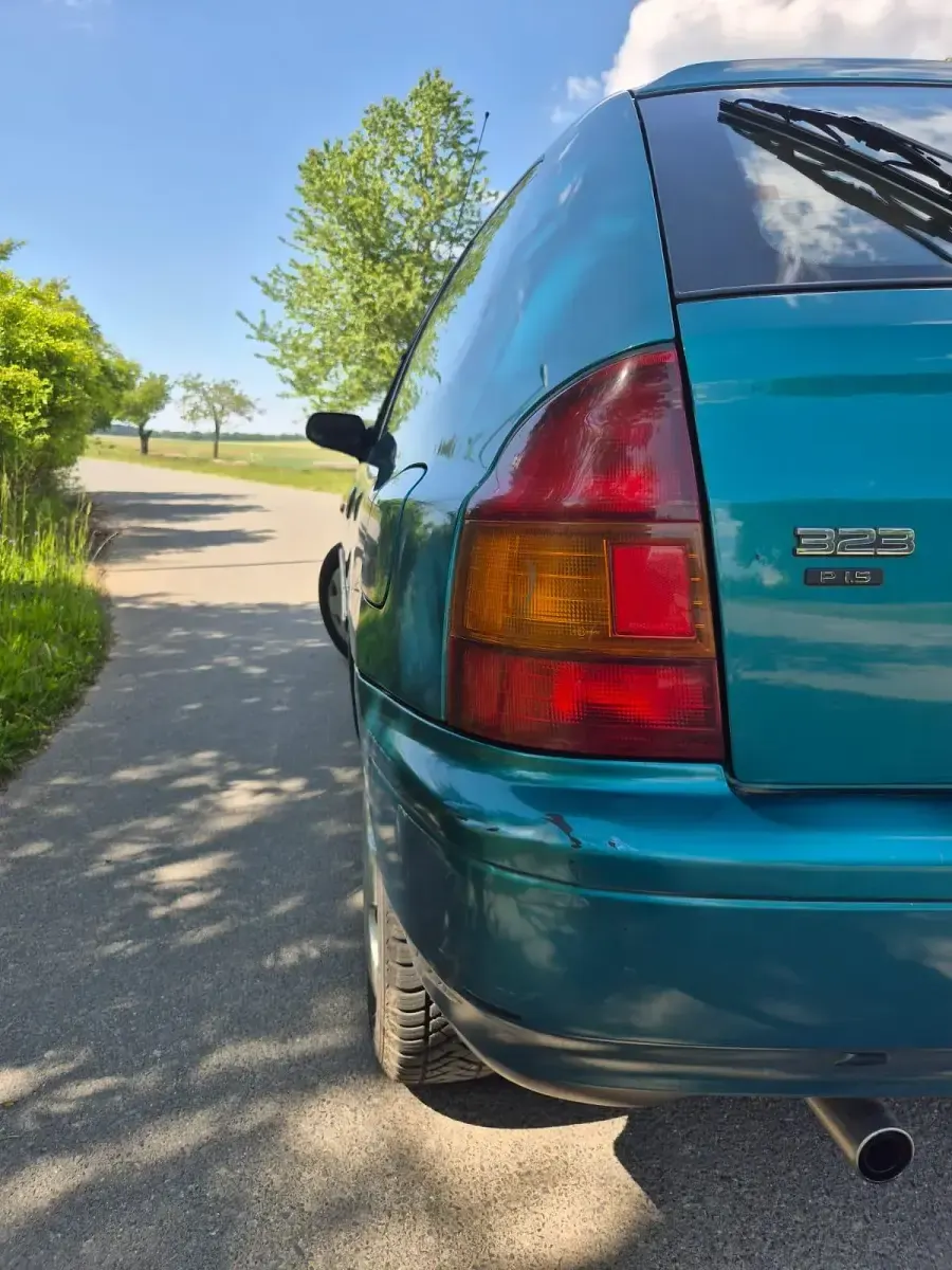 Gebraucht Mazda 323F 88 PS (64 kW) 1997 Grün Kleinwagen