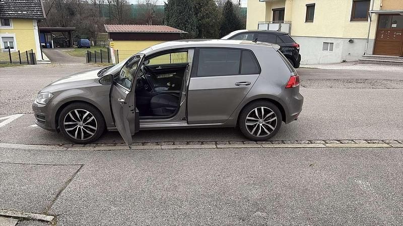 Gebraucht VW Golf VII 122 PS (89 kW) 2013 Limousine