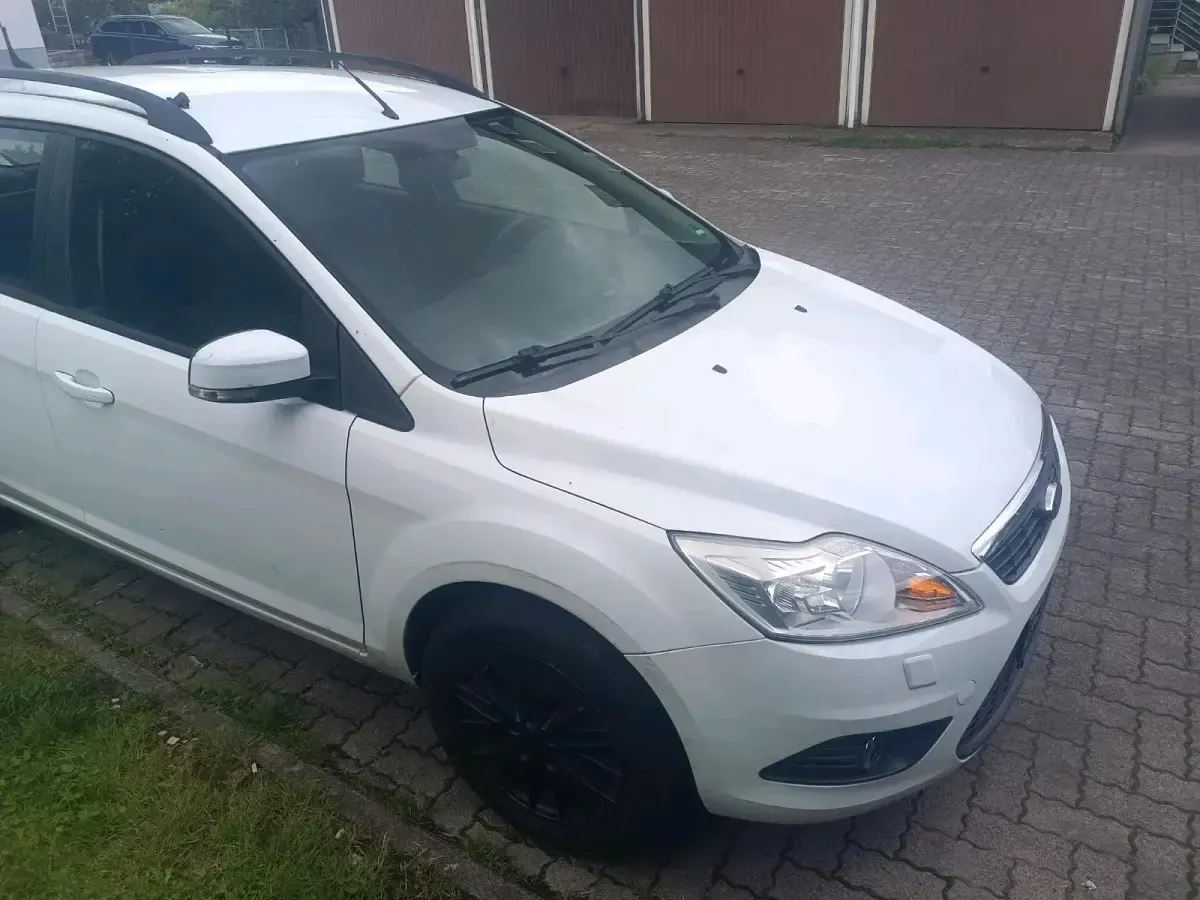 Gebraucht Ford Focus 2011 Weiß Kombi