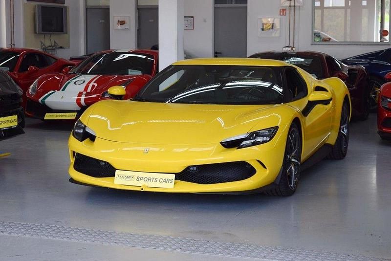 Gebraucht Ferrari 296 829 PS (609 kW) 2023 Giallo modena Coupé
