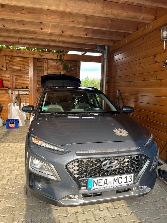 Grau Gebraucht 2019 Hyundai Kona Pure SUV | 15.000 € (Etwas zu teuer) - Bild 1/4