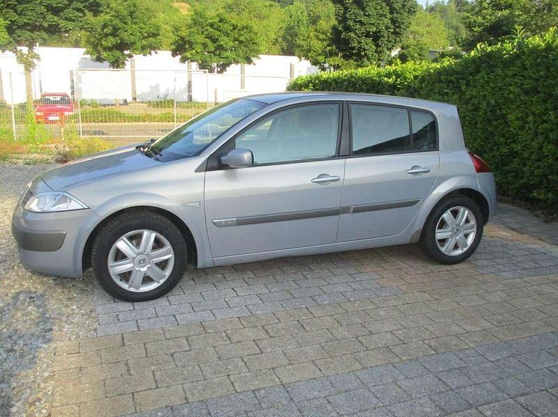 Gebraucht Renault Mégane II Dynamique 113 PS (83 kW) 2004 Grau Limousine