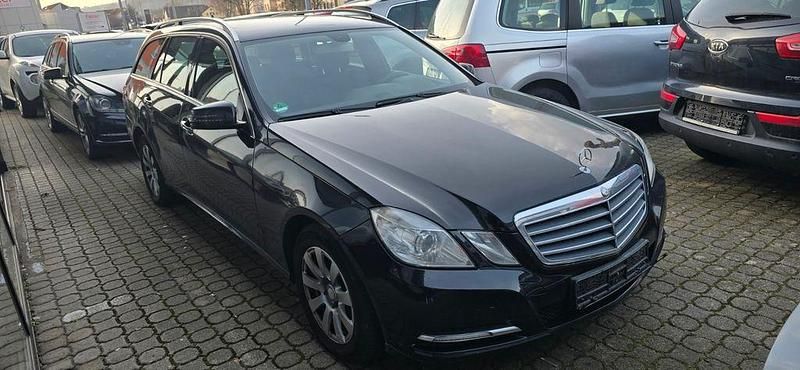 Gebraucht Mercedes E300 231 PS (169 kW) 2012 Schwarz Kombi